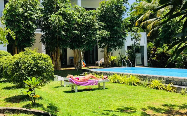Hikka Holiday Inn
