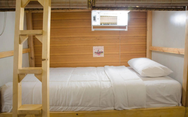 Bed & Butler Hostel