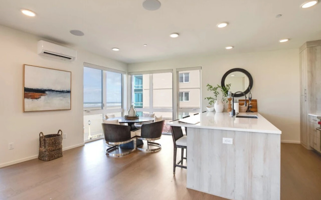 Seaside Vacation Rental: Walk to Beach & Downtown!