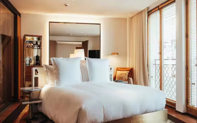 Sax Paris, LXR s & Resorts