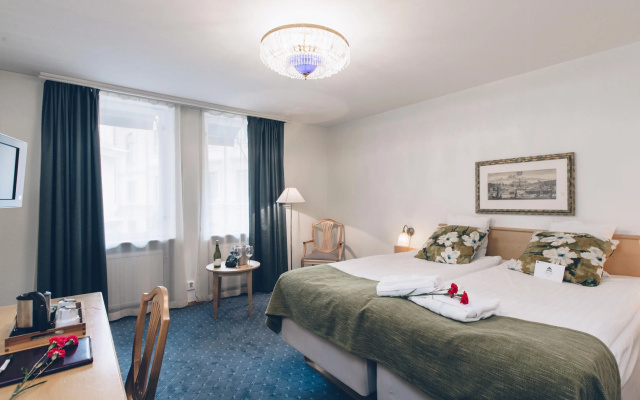 Crystal Plaza Hotel