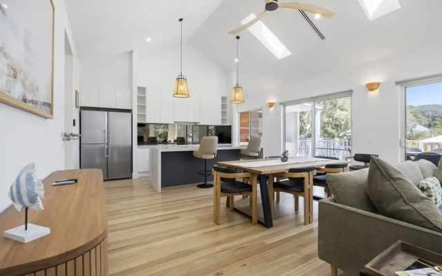 Saltwood Coastal Hamptons Luxe With Pool