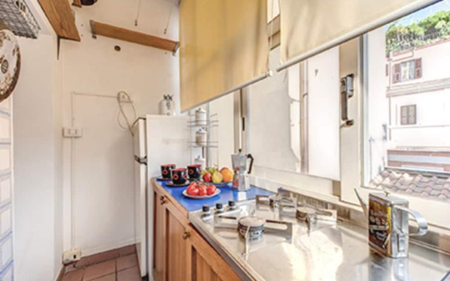 Colosseo A stone's throw from