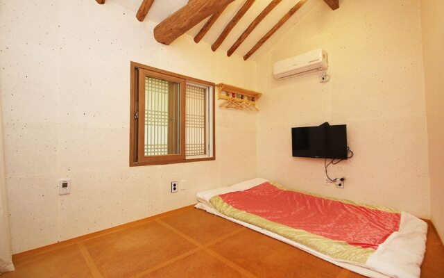 Jeonjuhanokvillage Sarangnamoo