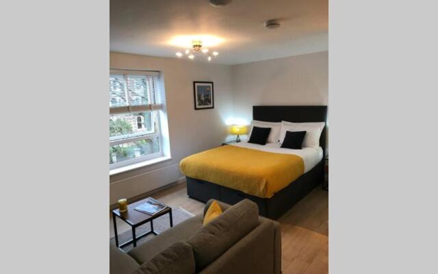 Alison15 - Superior Clifton Studio Apartment
