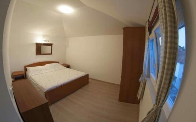 Apartments Leut