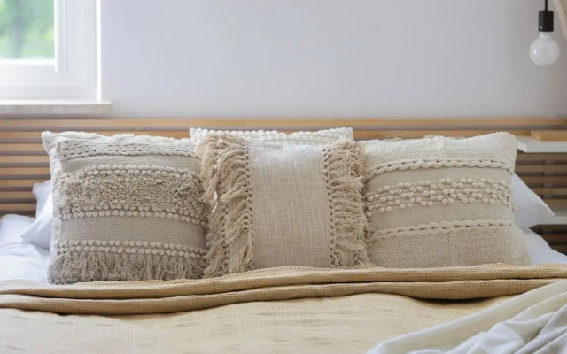 Cozy Two-bedroom Apartment by Renters