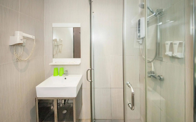 OYO Rooms Warisan Square
