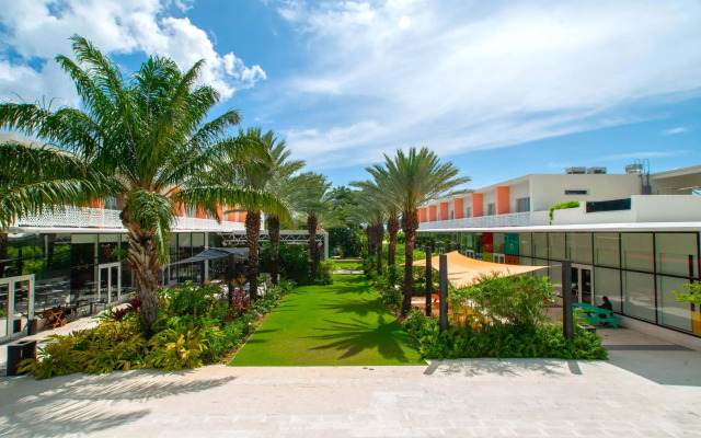 Modern 1BR Apt w Rooftop Pool Onsite Amenities