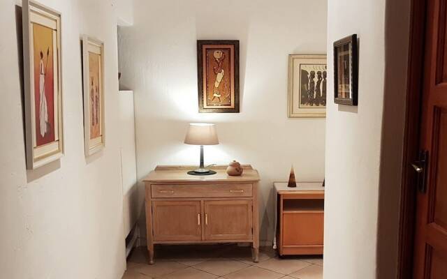 Six Valk Avenue Guest House
