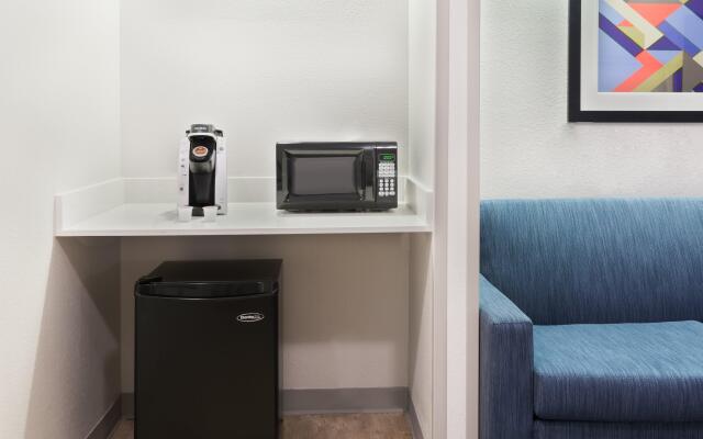 Holiday Inn Express & Suites Nearest Universal Orlando, an IHG Hotel