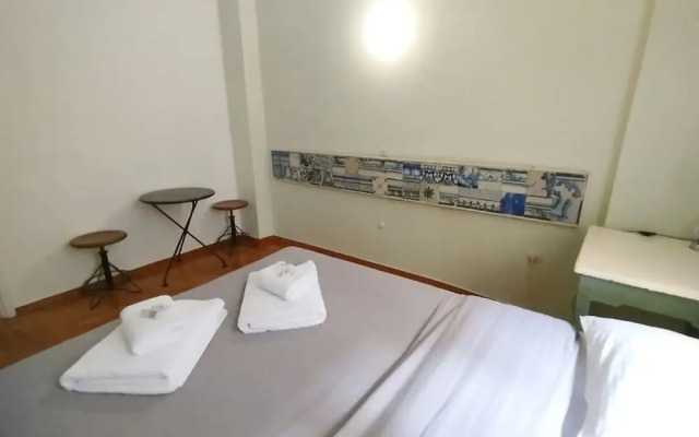 Spacious Apartment Near Parthenon for 6 Persons