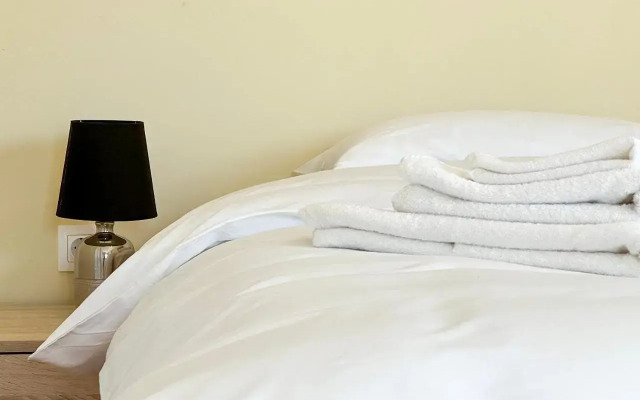 Chiou Spacious 90sqm apt in Athens