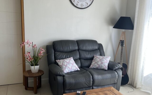 Immaculate Two Beds Luxury Marina Apartment