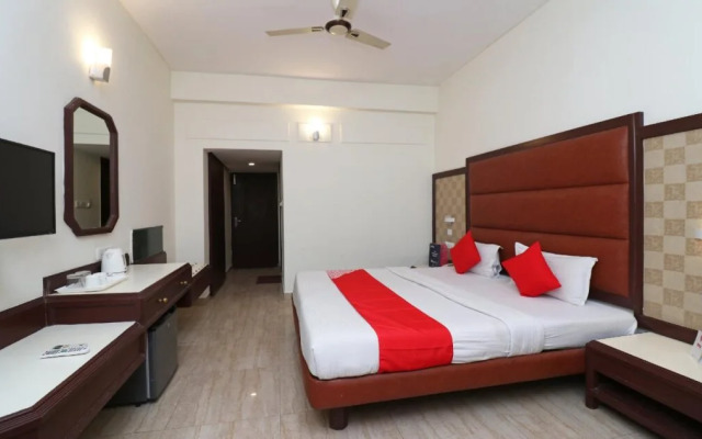 The Central Palm Hotel by OYO Rooms