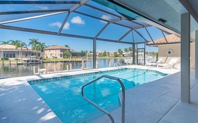 300 Edgewater Ct 3 Bedroom Home by Redawning