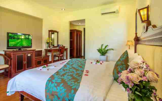 Tropical  Beach Hoi An Resort