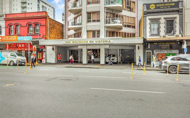 Stylish 2Br Apt With Balcony - Prime Cbd Location!