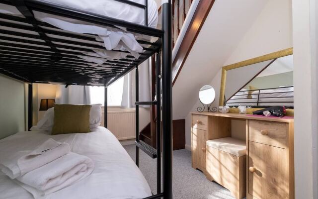 House With Sauna, hot Tub, gym & Parking