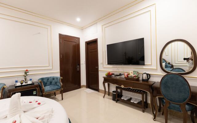 Royal Hotel - Sai Dong - Long Biên