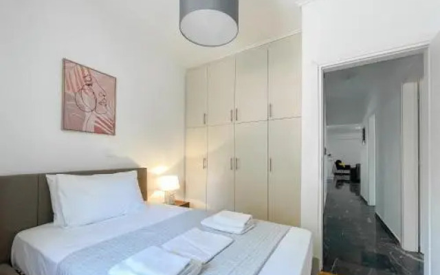 Central & Spacious 105Sq Meters Apt In Viktoria