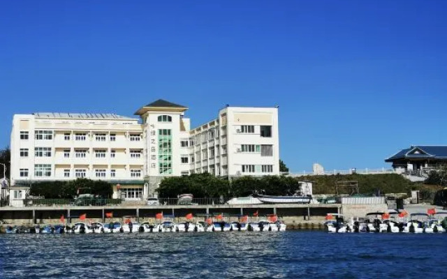 Green Island Yacht Hotel