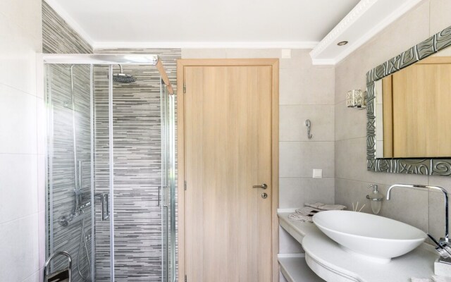 Villa Filoxenia - by the sea - up to 12 guests