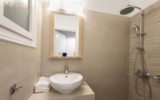 Moraitis - Gaia Lux Inn