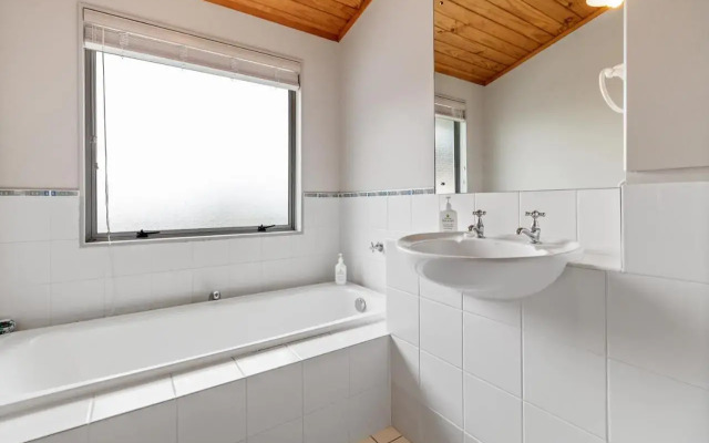 Country Retreat - Athenree Holiday Home