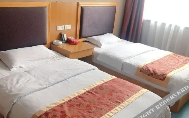 Wolong Holiday Hotel ( Xiangyang Gulongzhong Visitor Center)