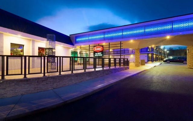 Super 8 by Wyndham Meadow Wood Courtyard