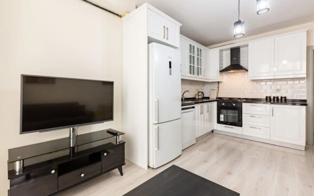 Central Apartment Near Cevahir Mall in Sisli