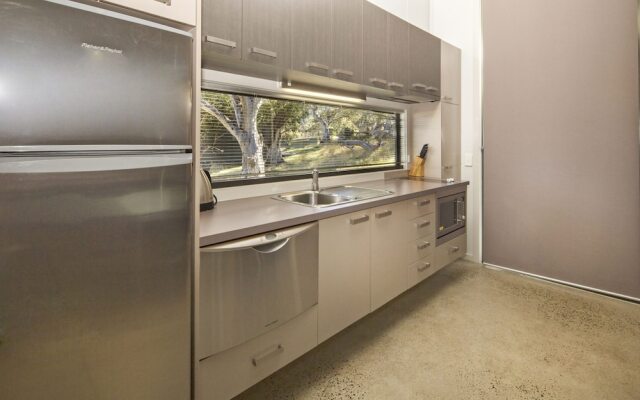 Ecocrackenback 15 'Sustainable, luxurious chalet close to the slopes.'