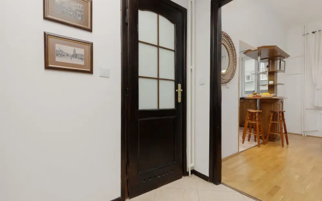 Apartment Near Royal Castle by Renters