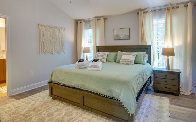 Lynchburg Rental w/ Deck: Near Downtown!