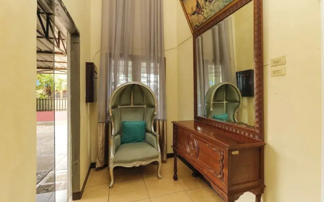 RedDoorz @ Jalan Mangkunegara