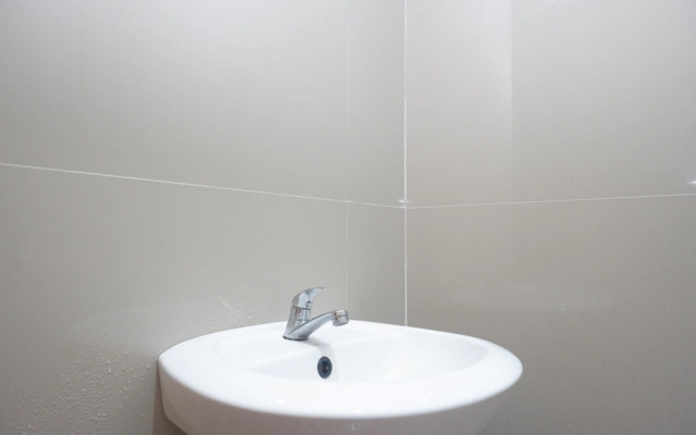 Urbanview Hotel Blok O International by RedDoorz