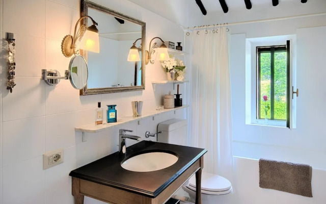 Villa in Castellina w Pool Garden Winery