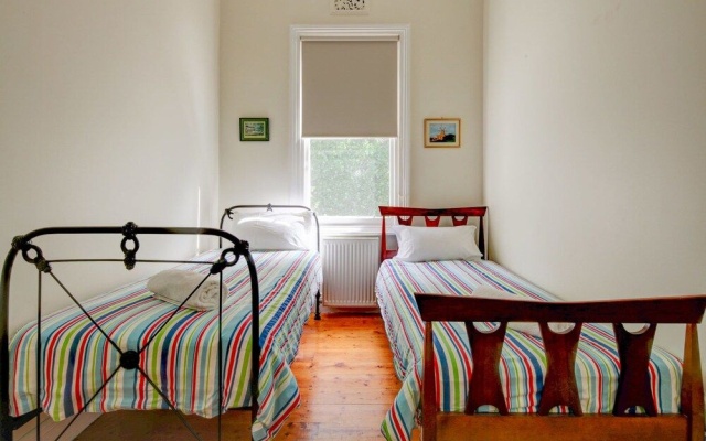 Palm Cottage - Pet Friendly Victorian Cottage – Guest Rooms – Port Fairy