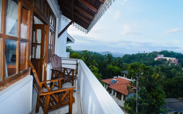 OYO 463 Emerald Breeze