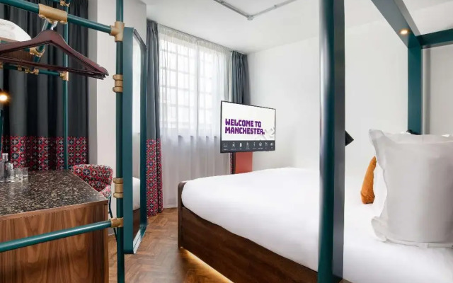 YOTEL Manchester Deansgate