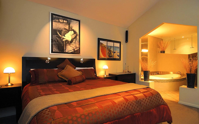 Romantic Getaways at Riverview Rise Retreats