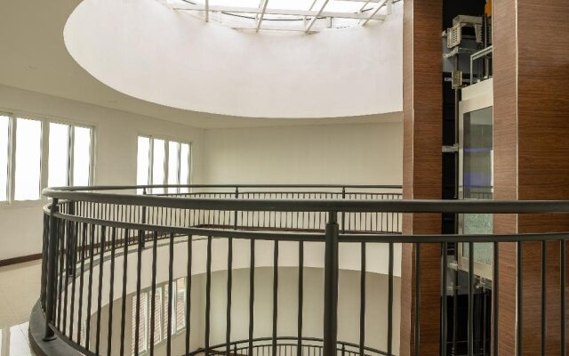 Intouch Riverside Hotel