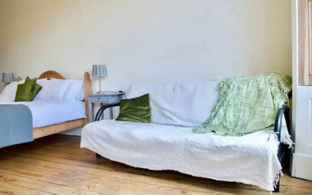 Bright, Spacious 4 Bedroom Apartment In the Old Town, Edinburgh