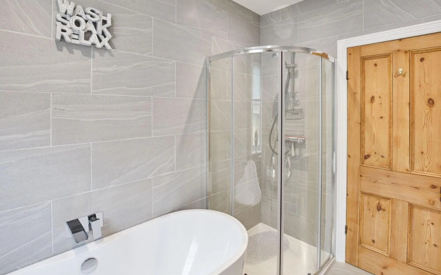 Host Stay Oakwood