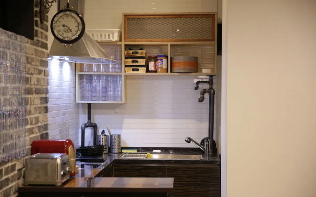 96 BUN'Z Travelers Lodge