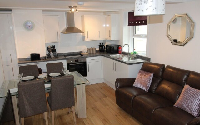 Flat 1 Palm Court