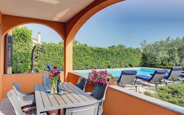 Detached 6 Bedroom House with Private Pool near Ližnjan