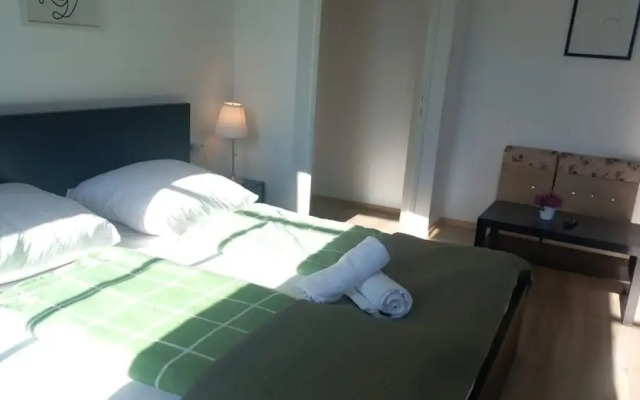 Cozy Room Shared Apt Millennium Tower
