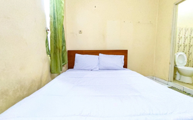 Homestay Cemara Bekasi Mitra RedDoorz – Guest Rooms – Bekasi